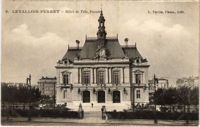 Carte postale ancienne Levallois Perret Hotel de Ville à Levallois-Perret