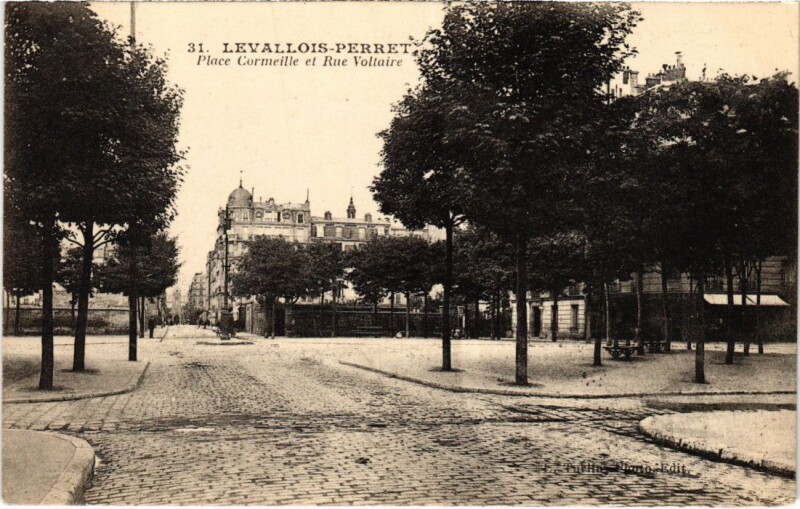 Carte postale ancienne Levallois Perret Place Cormeille et Rue Voltaire à Levallois-Perret