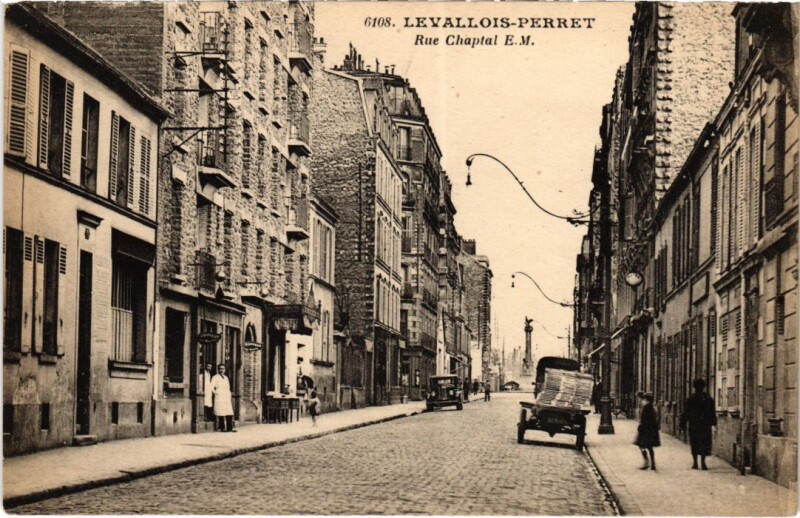 Carte postale ancienne Levallois Perret Rue Chaptal à Levallois-Perret