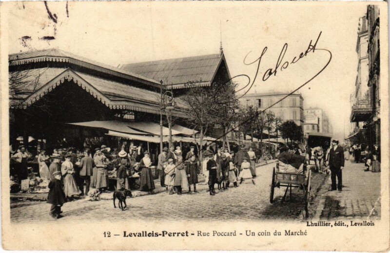 Carte postale ancienne Levallois Perret Rue Poccard Un coin du Marche à Levallois-Perret