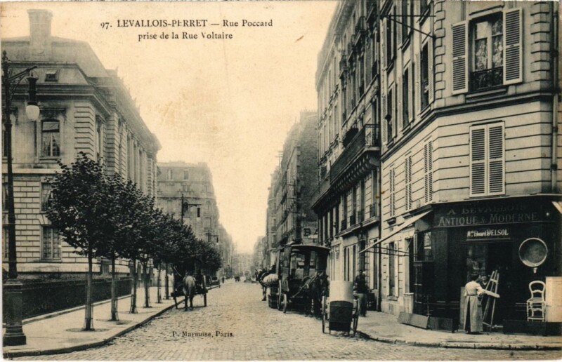 Carte postale ancienne Levallois Perret Rue Poccard à Levallois-Perret