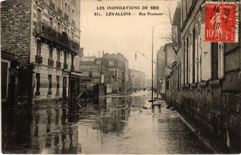 Carte postale ancienne Levallois Perret Rue Fromont à Levallois-Perret
