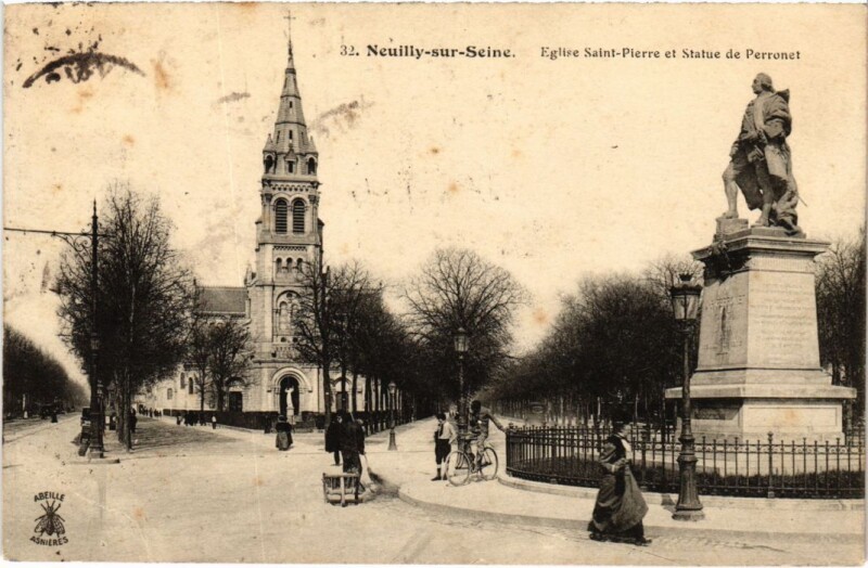 Carte postale ancienne Neuilly Eglise Saint-Pierre Statue de Perronet