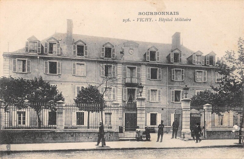Carte postale ancienne Vichy Hopital Militaire à Vichy