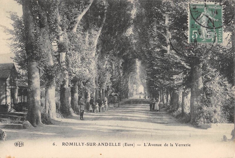 Carte postale ancienne Romilly Sur Andelle L'Avenue De La Verrerie à Romilly-sur-Andelle