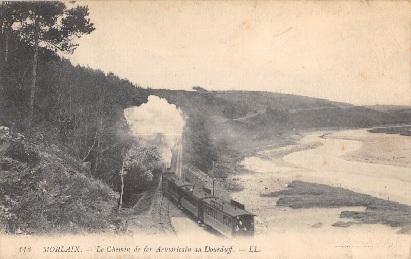 Carte postale ancienne Morlaix Le Chemin De Fer Armoricain Au Dourduff à Morlaix