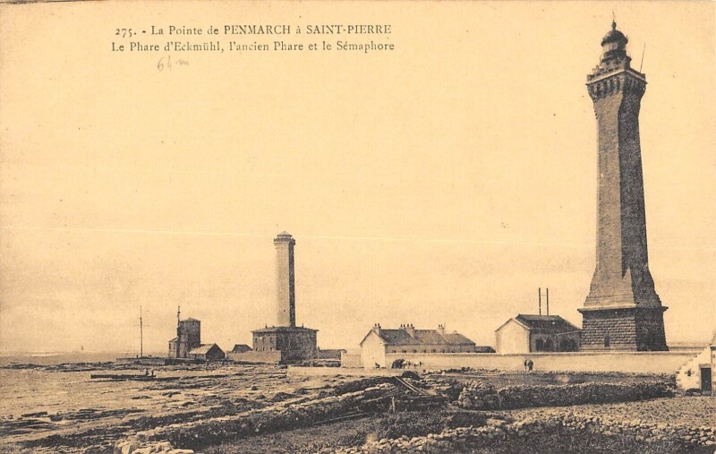 Carte postale ancienne La Pointe De Penmarch A Saint-Pierre Le Phare D'Eckmuhl Ancien Phare Et Sema à Penmarch