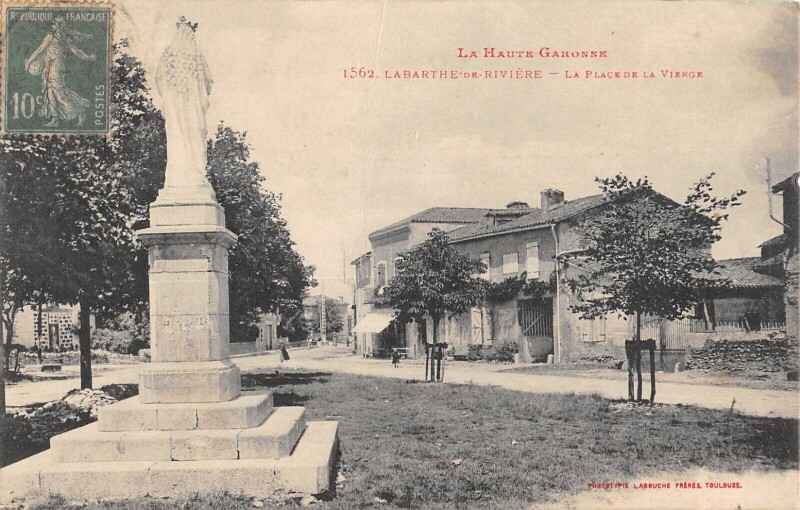Carte postale ancienne Labarthe De Riviere La Place De La Vierge