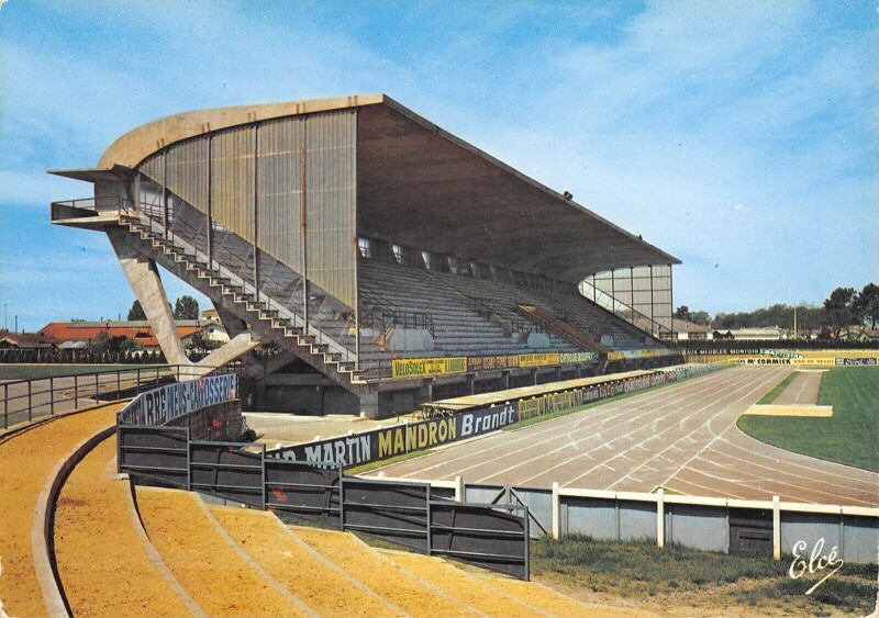 Carte postale ancienne Mont De Marsan Le Stade Municipal à Mont-de-Marsan