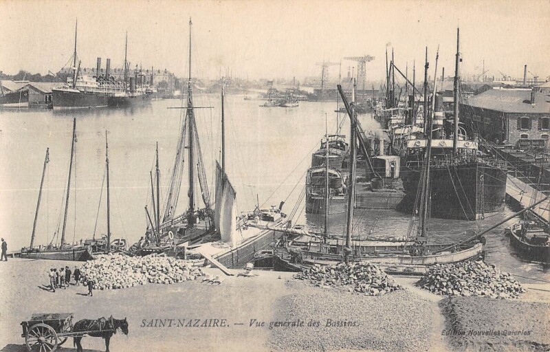 Carte postale ancienne Saint Nazaire Vue Generale Des Bassins à Saint-Nazaire
