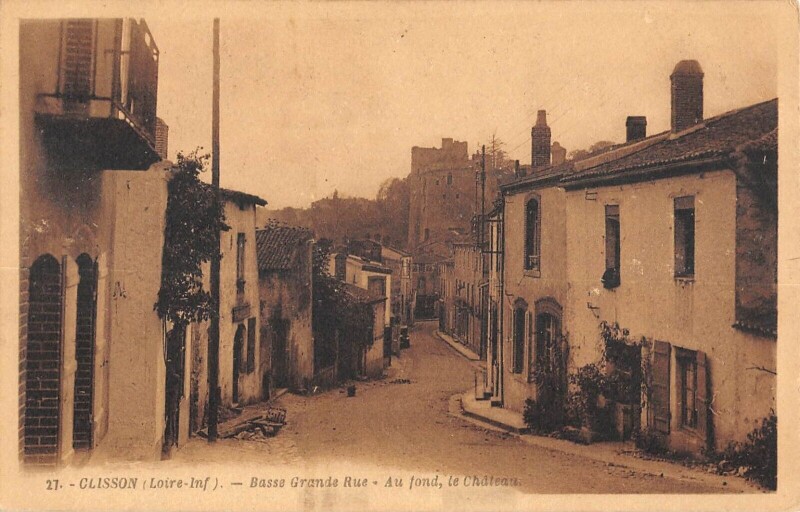 Carte postale ancienne Clisson Basse Grande Rue à Clisson