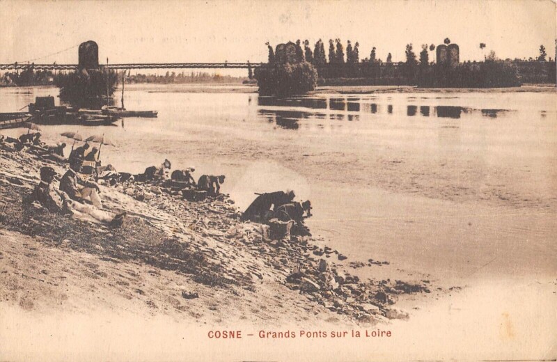 Carte postale ancienne Cosne Grands Pont Sur La Loire