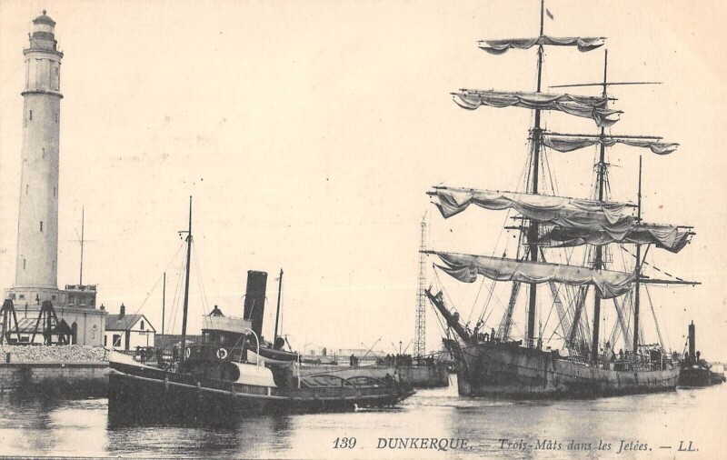 Carte postale ancienne Dunkerque Trois Mats Dans Les Jetees à Dunkerque