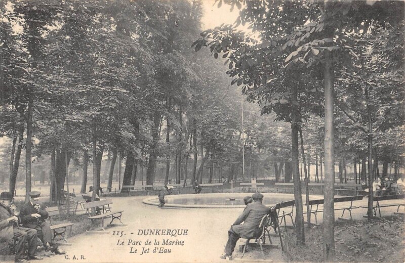 Carte postale ancienne Dunkerque Le Parc De La Marine Le Jet D'Eau à Dunkerque