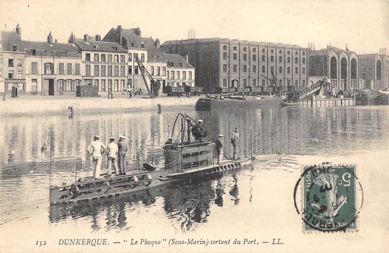 Carte postale ancienne Dunkerque Le Phoque Sous Marin Sortant Du Port à Dunkerque