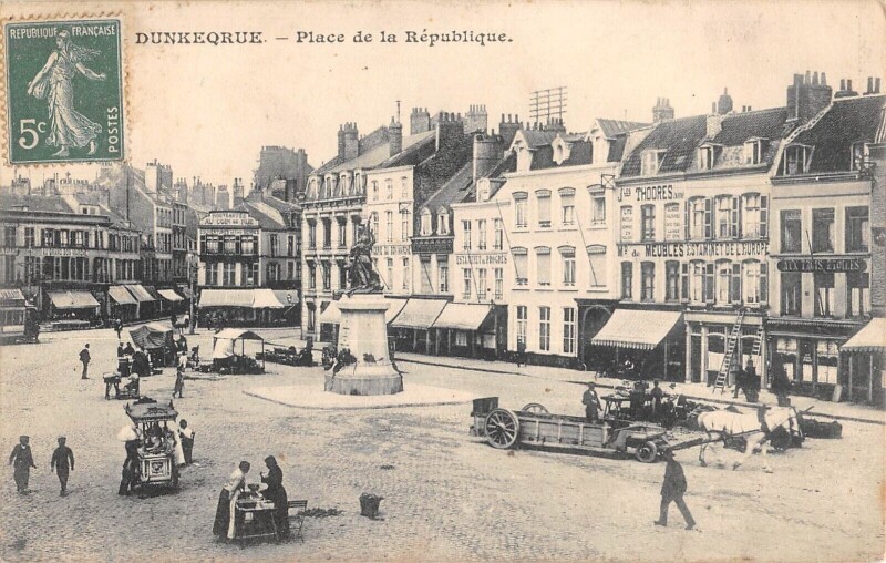 Carte postale ancienne Dunkerque Place De La Republique à Dunkerque