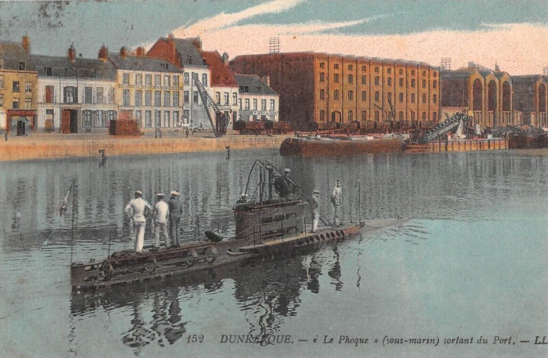 Carte postale ancienne Dunkerque Le Phoque Sous Marin Sortant Du Port à Dunkerque