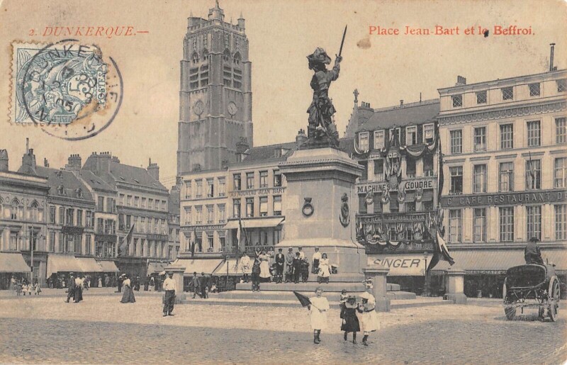 Carte postale ancienne Dunerque Place Jean Bart Et Le Beffroi