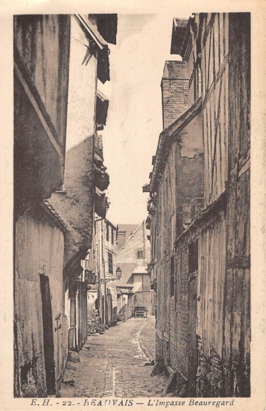 Carte postale ancienne Beauvais Impasse Beauregard à Beauvais