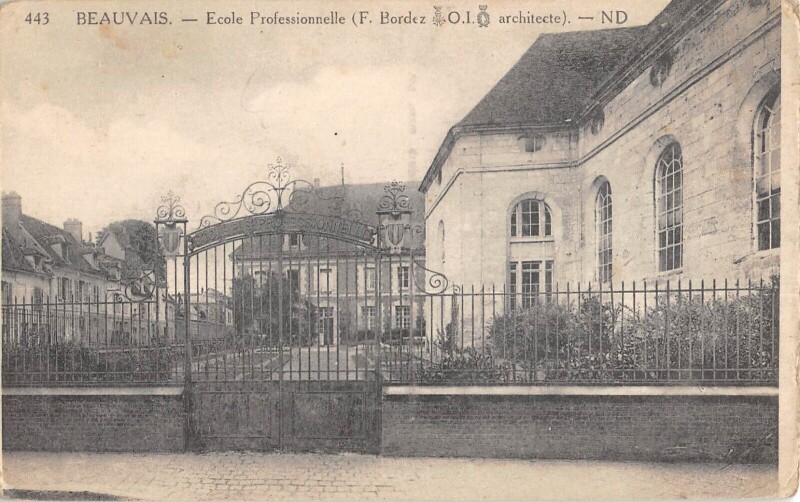 Carte postale ancienne Beauvais Ecole Professionnelle à Beauvais