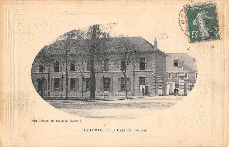 Carte postale ancienne Beauvais Caserne Taupin à Beauvais