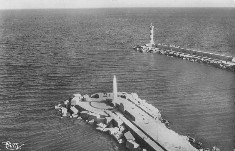 Carte postale ancienne La Nouvelle Vue Aerienne Et Entree Du Port Et Phare