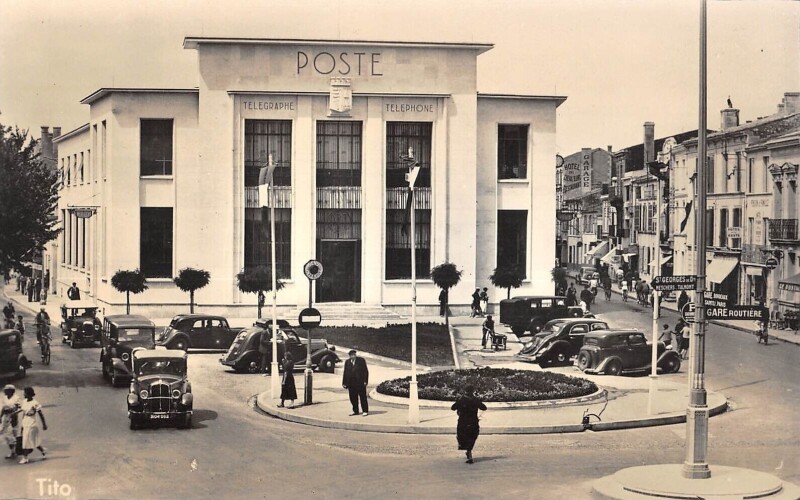 Carte postale ancienne L'Ancien Royan La Poste Entree De La Rue De La Republique à Royan