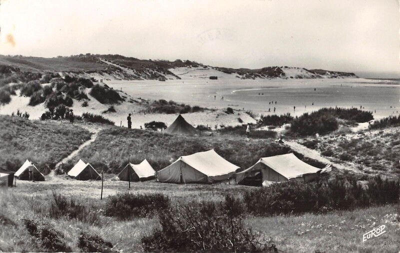Carte postale ancienne Domino Le Camping Et La Plage