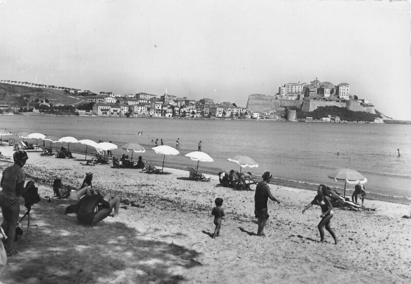 Carte postale ancienne 20 Corse Calvi La Plage