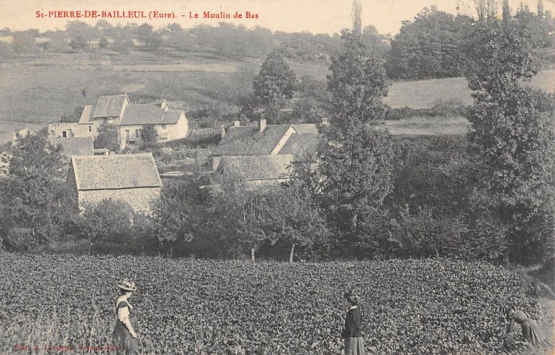 Carte postale ancienne Saint Pierre De Bailleul Le Moulin De Bas à Saint-Pierre-de-Bailleul