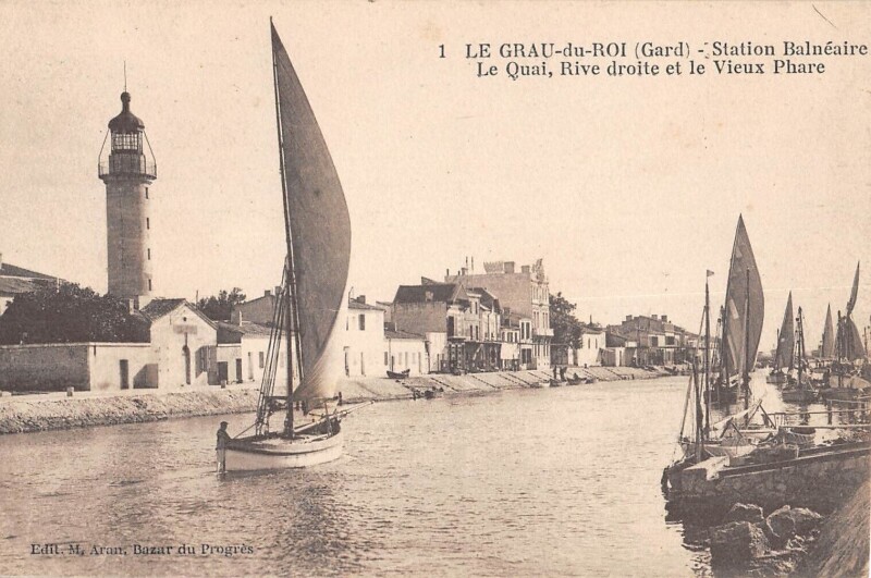 Carte postale ancienne Le Grau Du Roi Le Quai Rive Droite Et Vieux Phare au Grau-du-Roi