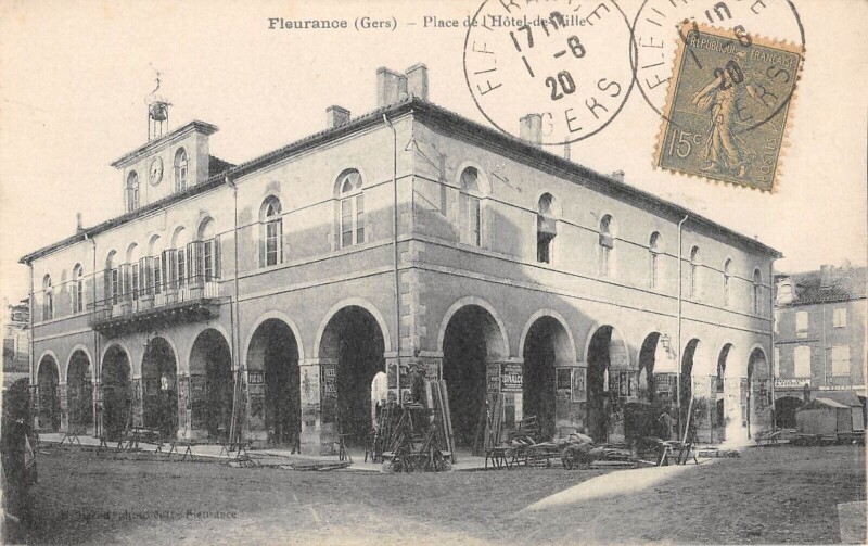 Carte postale ancienne Fleurance Place De L'Hotel De Ville à Fleurance