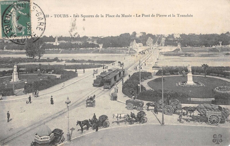 Carte postale ancienne Tours Les Squares Tramways à Tours