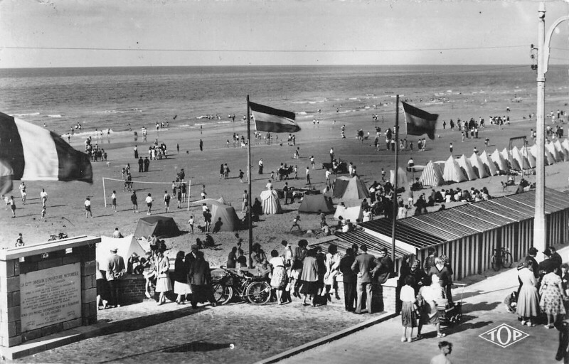 Carte postale ancienne Bray Dunes Plage Monument Du 12e Motorise à Bray-Dunes