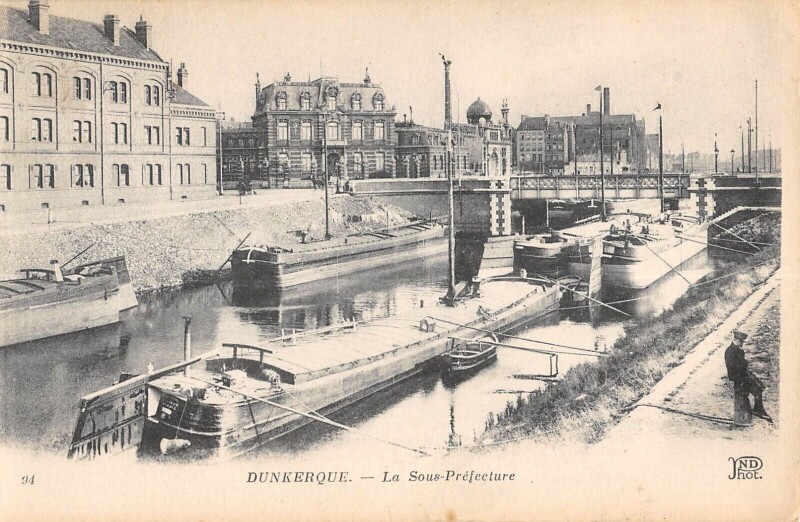 Carte postale ancienne Dunkerque La Sous Prefecture à Dunkerque
