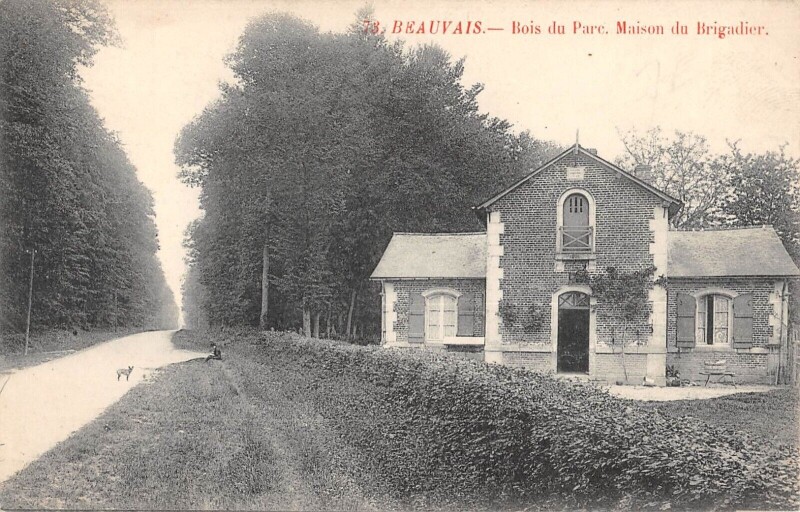 Carte postale ancienne Beauvais Bois Du Parc Maison Du Brigadier à Beauvais