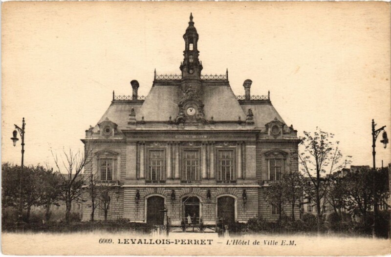 Carte postale ancienne Levallois Hotel de Ville