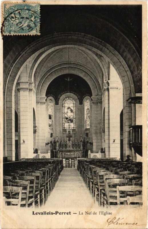 Carte postale ancienne Levallois La Nef de l'Eglise