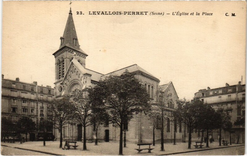 Carte postale ancienne Levallois Eglise et la Place