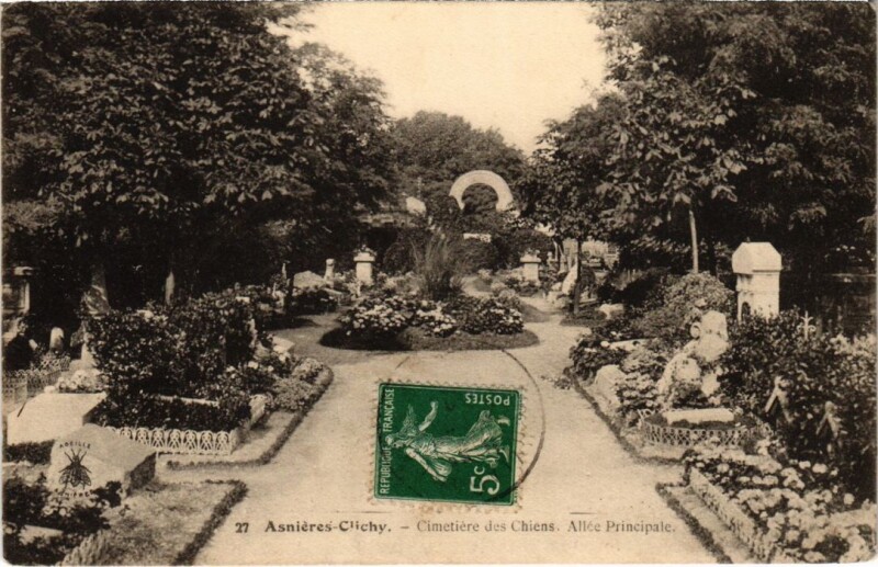 Carte postale ancienne Asnieres Cimetiere des Chiens Allee Principale