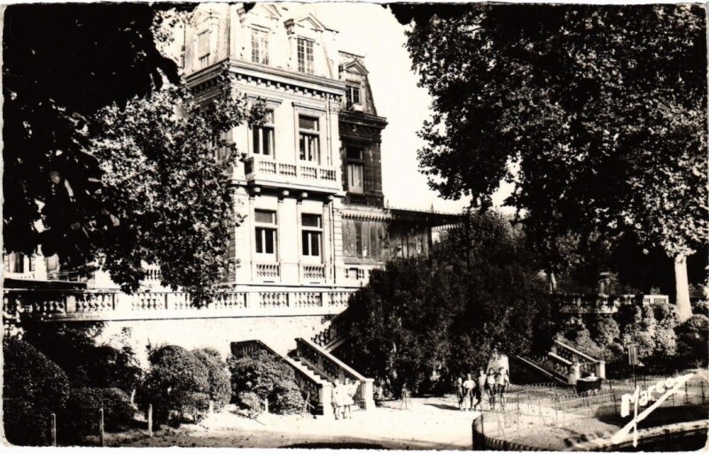 Carte postale ancienne Asnieres Square Voyez d'Argenson
