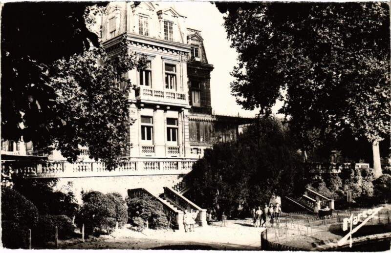 Carte postale ancienne Asnieres Square Voyez d'Argenson