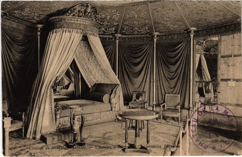 Carte postale ancienne Chateau de la Malmaison Chambre a coucher