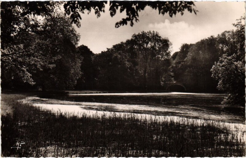 Carte postale ancienne Garches Etang de Villeneuve à Garches