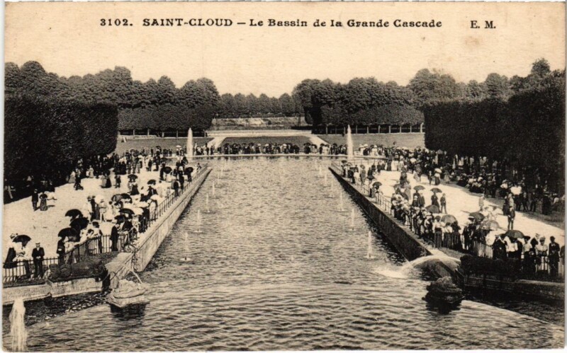 Carte postale ancienne Saint Cloud Le Bassin de la Grande Cascade à Saint-Cloud