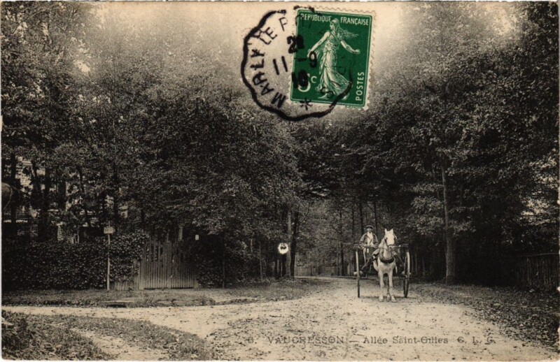 Carte postale ancienne Vaucresson Allee Saint-Gilles à Vaucresson