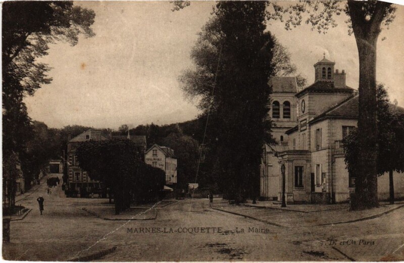 Carte postale ancienne Marnes la Coquette La Mairie à Marnes-la-Coquette