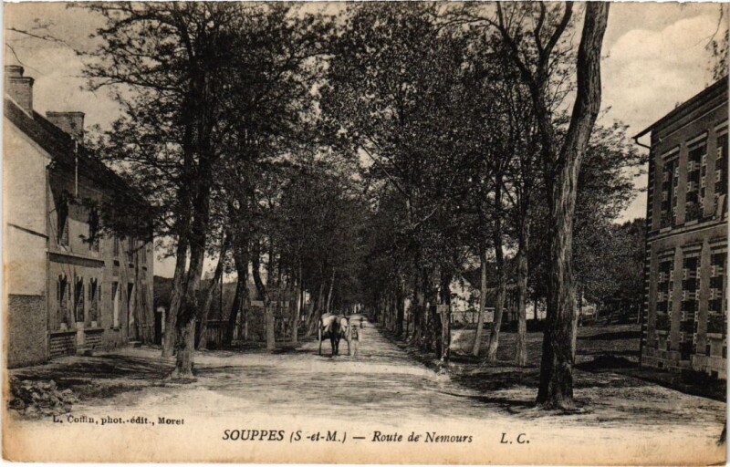 Carte postale ancienne Souppes Route de NEmours France à Nemours