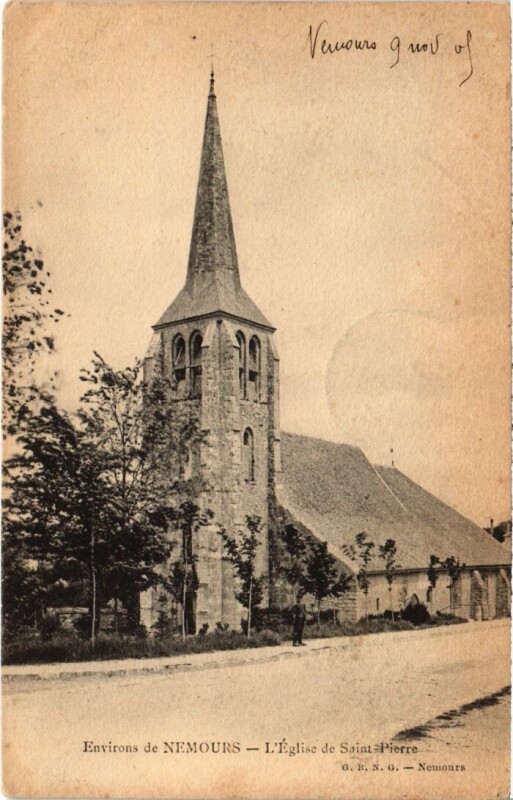 Carte postale ancienne St.Pierre les Nemours L'Eglise de Saint-Pierre France à Nemours