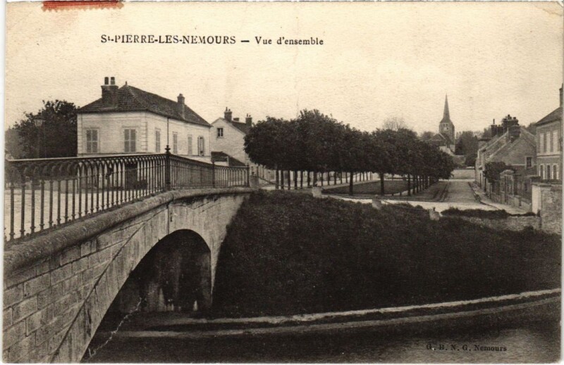 Carte postale ancienne St.Pierre les Nemours Vue d'ensemble France à Nemours